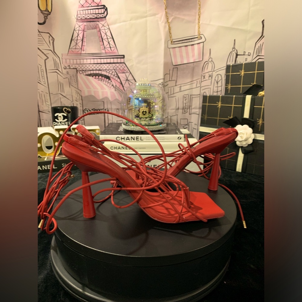 EUC❤️‍🔥GIA/RHW
Red Strappy Heeled Sandals.